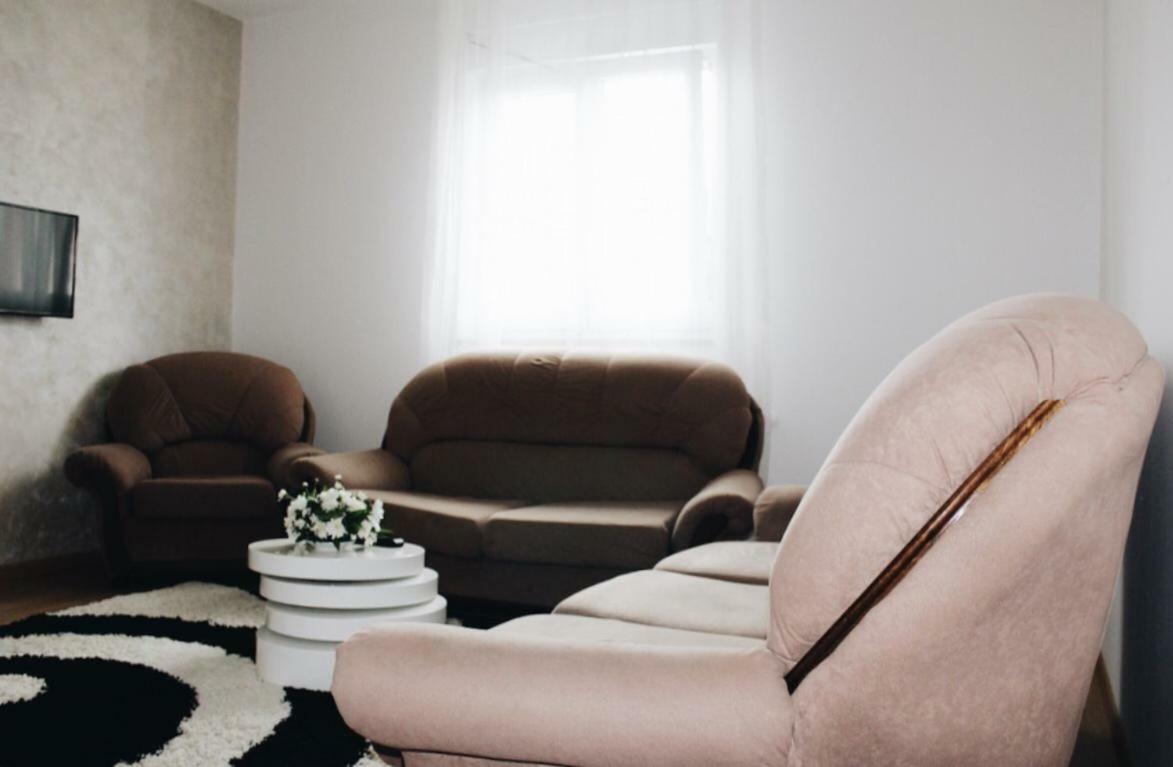 クラリエボ Konaciste Simce Bed & Breakfast エクステリア 写真