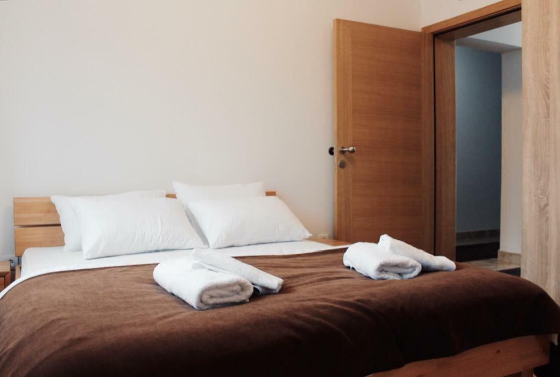 クラリエボ Konaciste Simce Bed & Breakfast エクステリア 写真